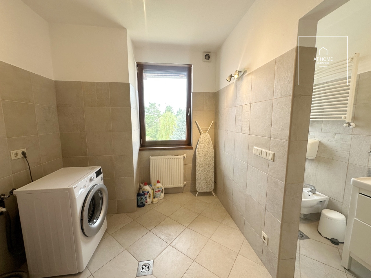 Three-storey 520 sqm family house in District II/A, Pesthidegkút-Ófalu