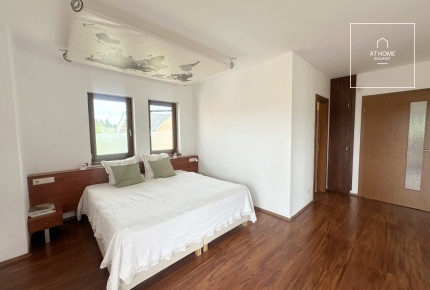 Three-storey 520 sqm family house in District II/A, Pesthidegkút-Ófalu