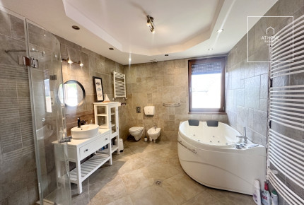 Three-storey 520 sqm family house in District II/A, Pesthidegkút-Ófalu