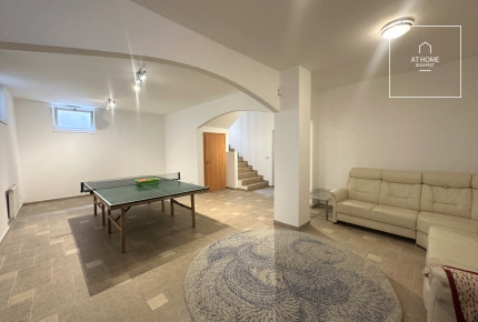 Three-storey 520 sqm family house in District II/A, Pesthidegkút-Ófalu