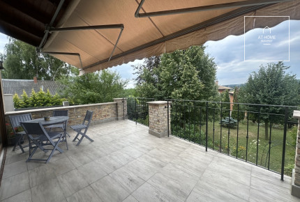 Three-storey 520 sqm family house in District II/A, Pesthidegkút-Ófalu