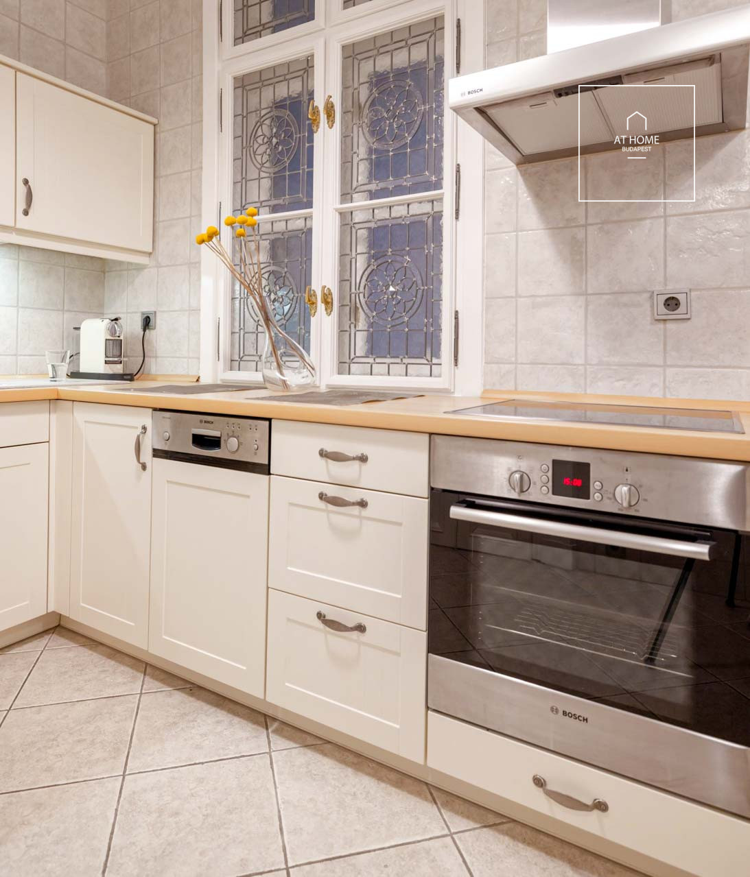 Charming apartment overlooking the Opera House is for rent Budapest VI. district, Terézváros