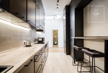 3-bedroom bright apartment for rent Budapest VI. district Terézváros