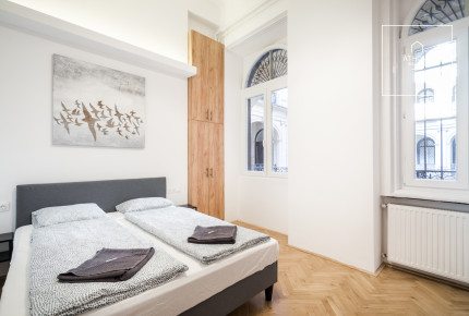 3-bedroom bright apartment for rent Budapest VI. district Terézváros