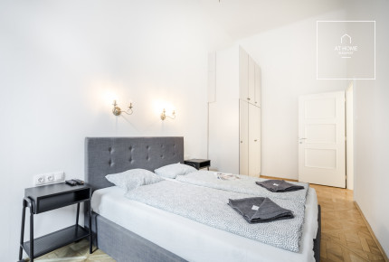 3-bedroom bright apartment for rent Budapest VI. district Terézváros