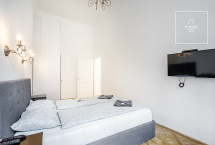 3-bedroom bright apartment for rent Budapest VI. district Terézváros