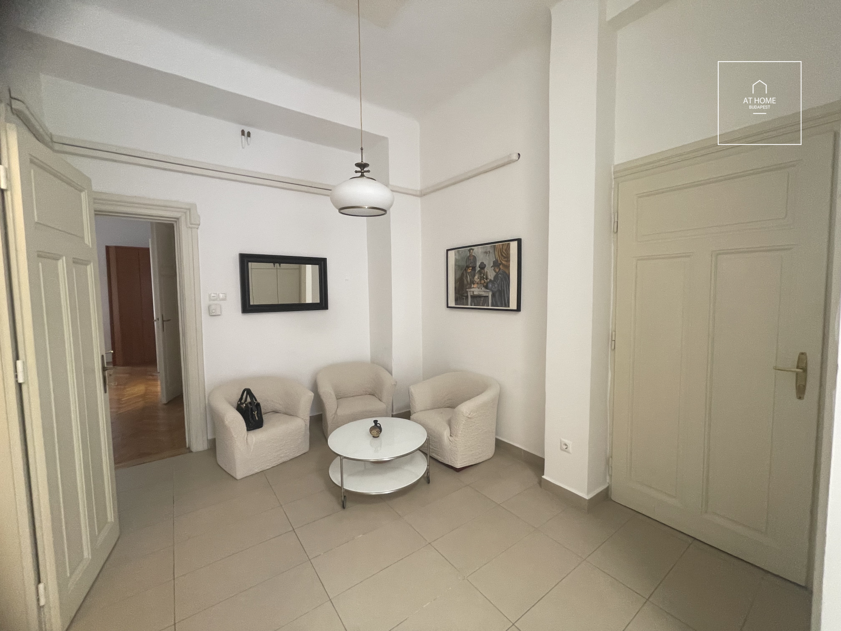 Renovated, elegant classic apartment in the heart of Budapest’s 5th district.