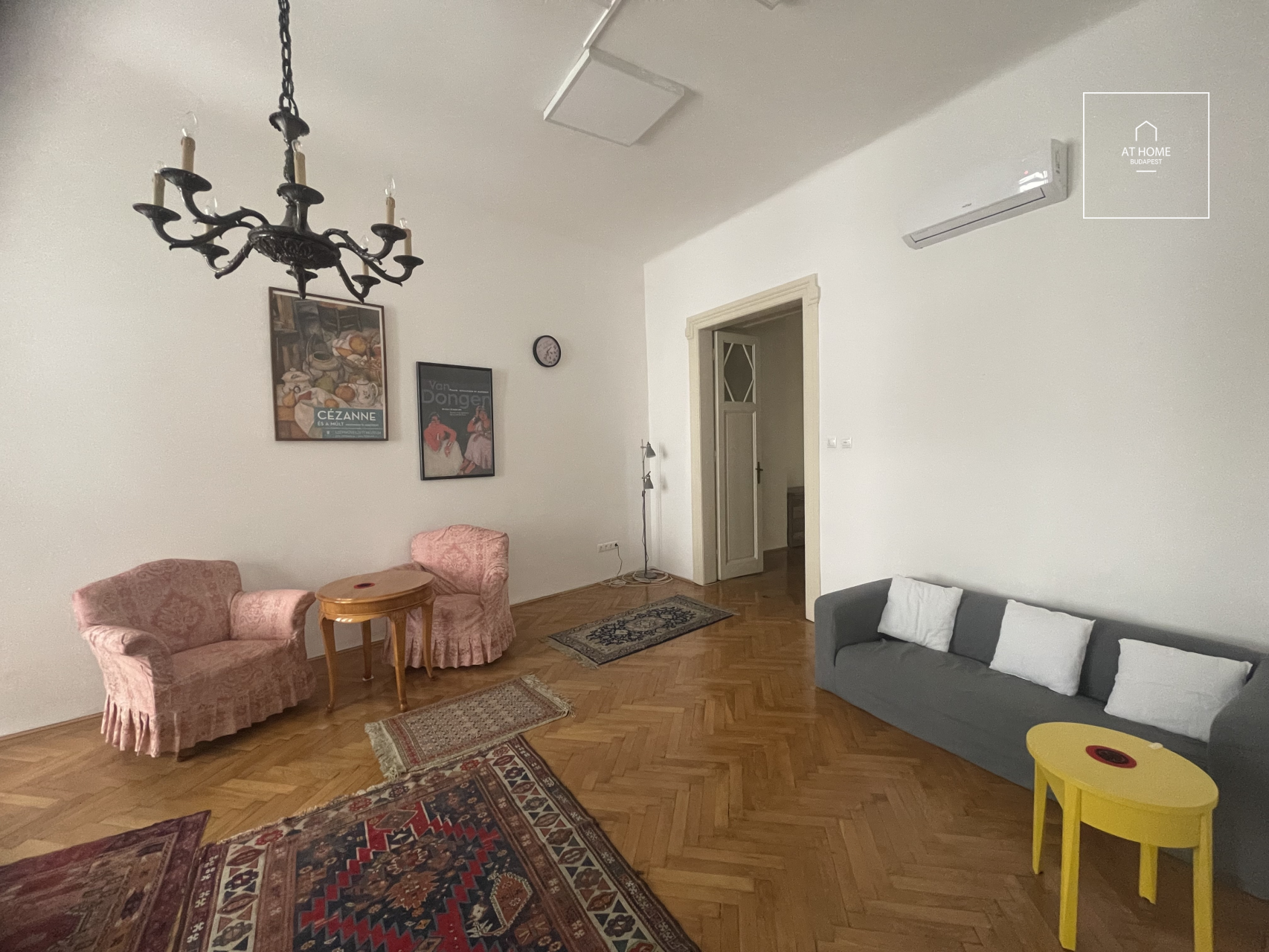Renovated, elegant classic apartment in the heart of Budapest’s 5th district.