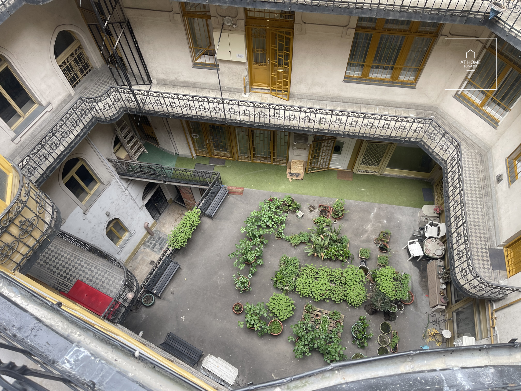 Renovated, elegant classic apartment in the heart of Budapest’s 5th district.