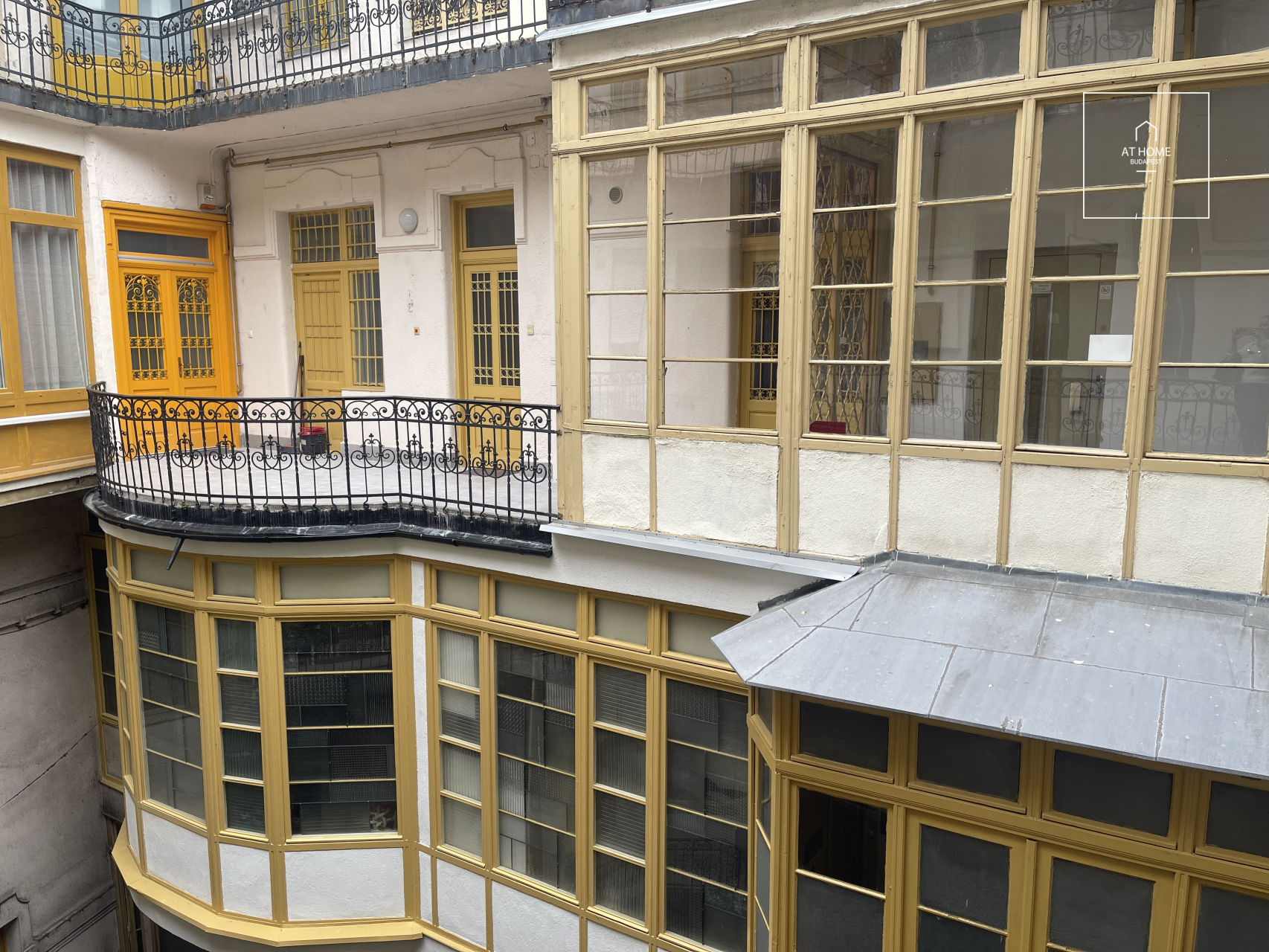 Renovated, elegant classic apartment in the heart of Budapest’s 5th district.