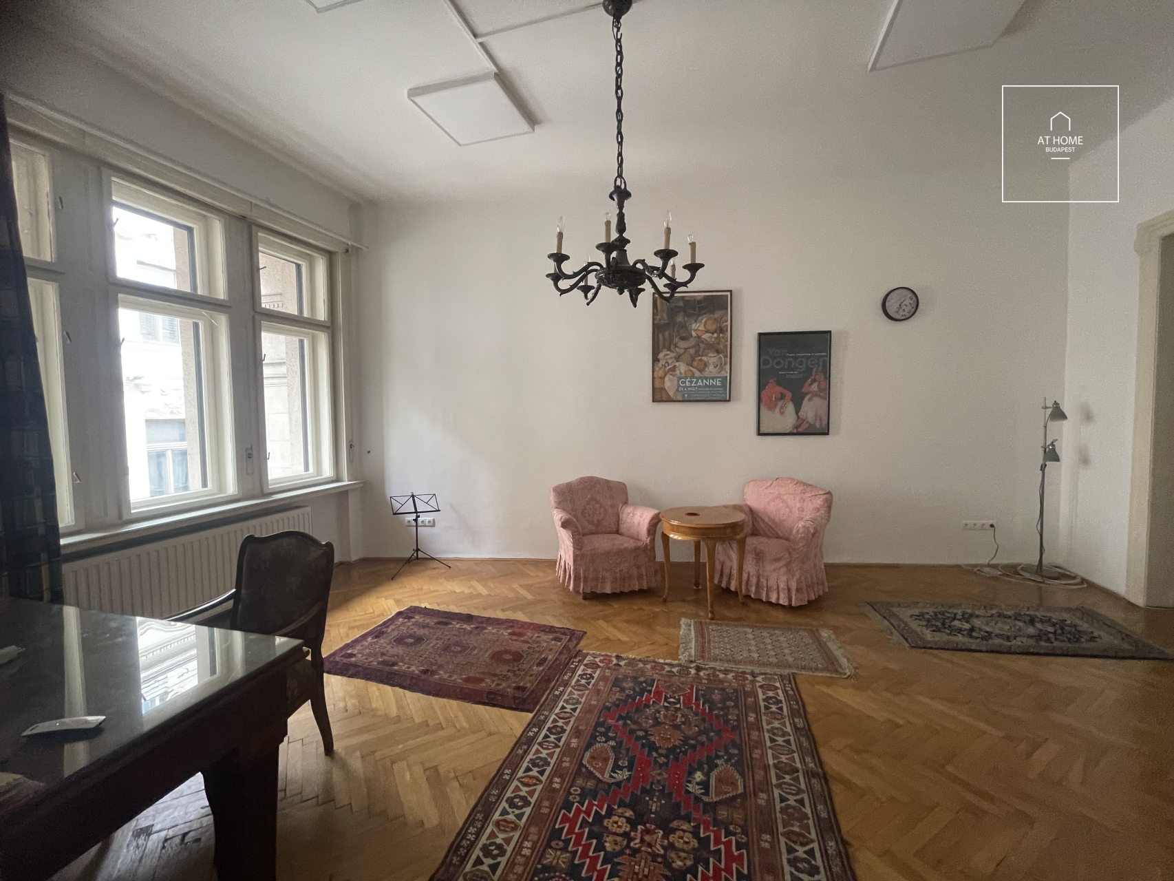 Renovated, elegant classic apartment in the heart of Budapest’s 5th district.