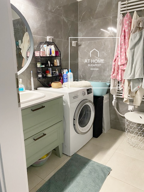 In the 2nd district of Budapest, a 85 sqm, newly built apartment is for rent.