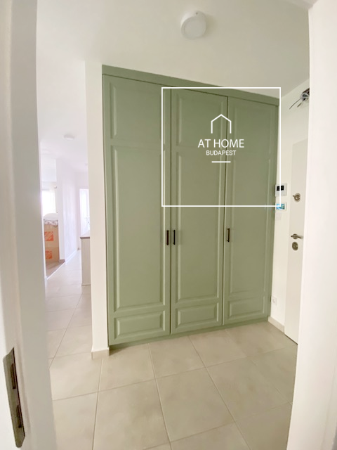 In the 2nd district of Budapest, a 85 sqm, newly built apartment is for rent.