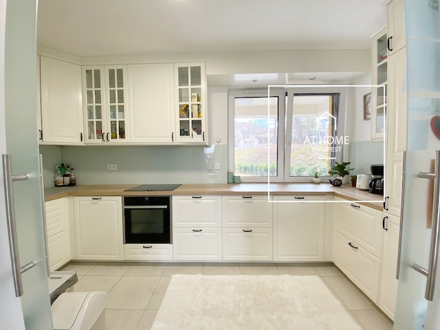 In the 2nd district of Budapest, a 85 sqm, newly built apartment is for rent.