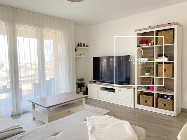 In the 2nd district of Budapest, a 85 sqm, newly built apartment is for rent.