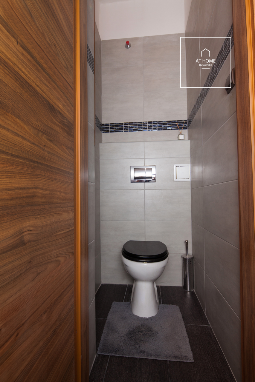 Freshly Renovated 80 sqm Two-Bedroom Apartment in District II, Országút