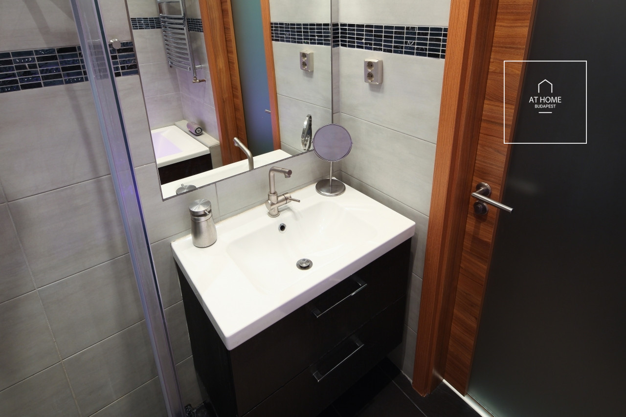 Freshly Renovated 80 sqm Two-Bedroom Apartment in District II, Országút