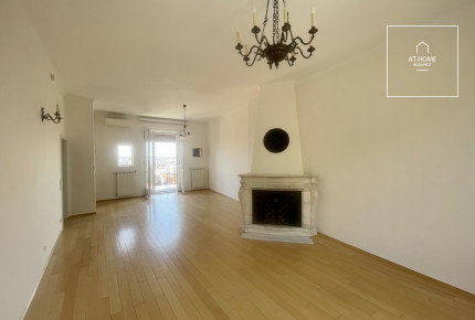 91 sqm, 2-bedroom apartment with stunning panoramic views in District I, Víziváros