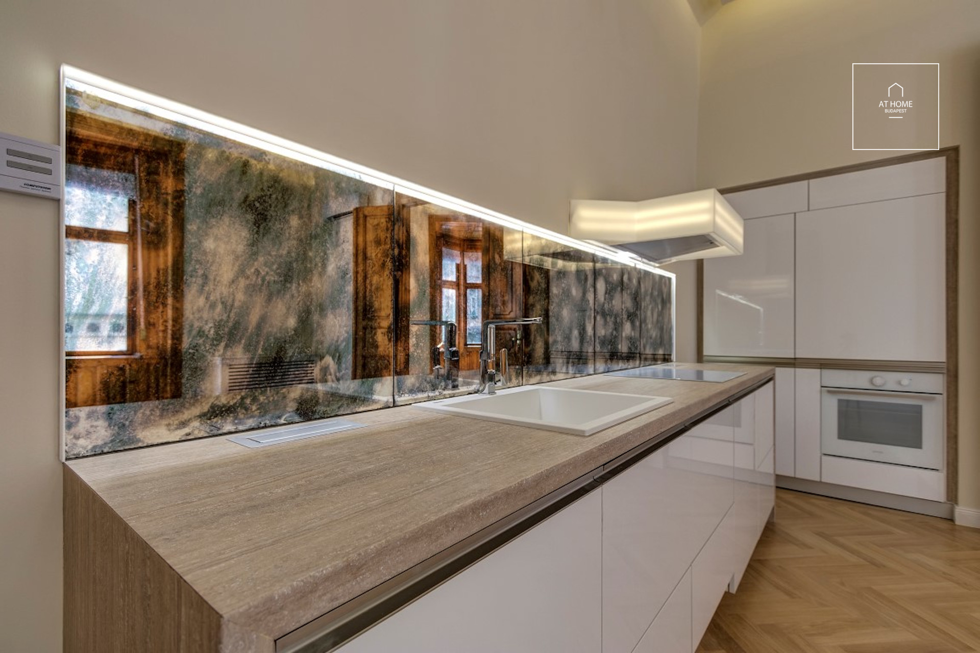 Stunning corner flat in the city centre