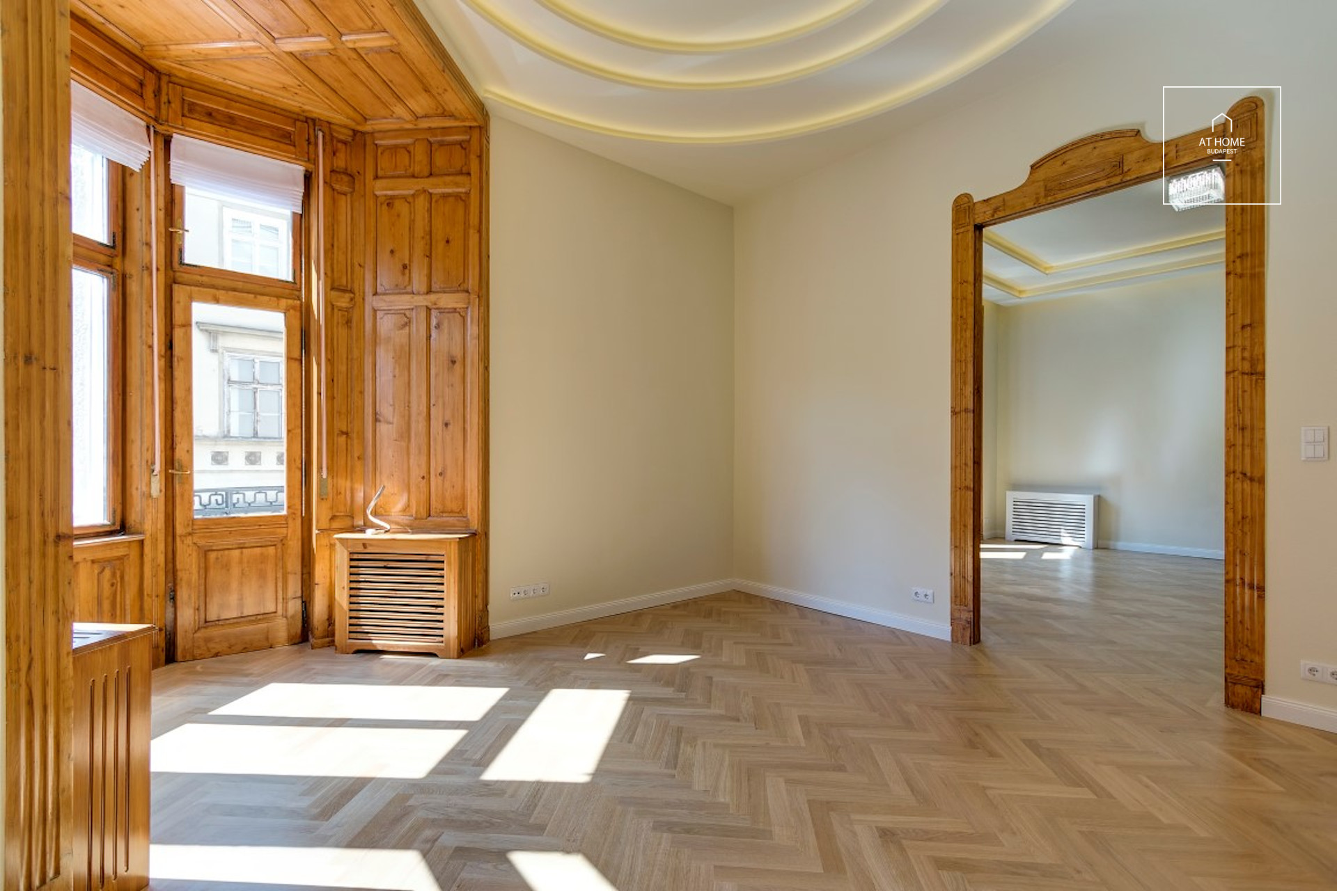 Stunning corner flat in the city centre