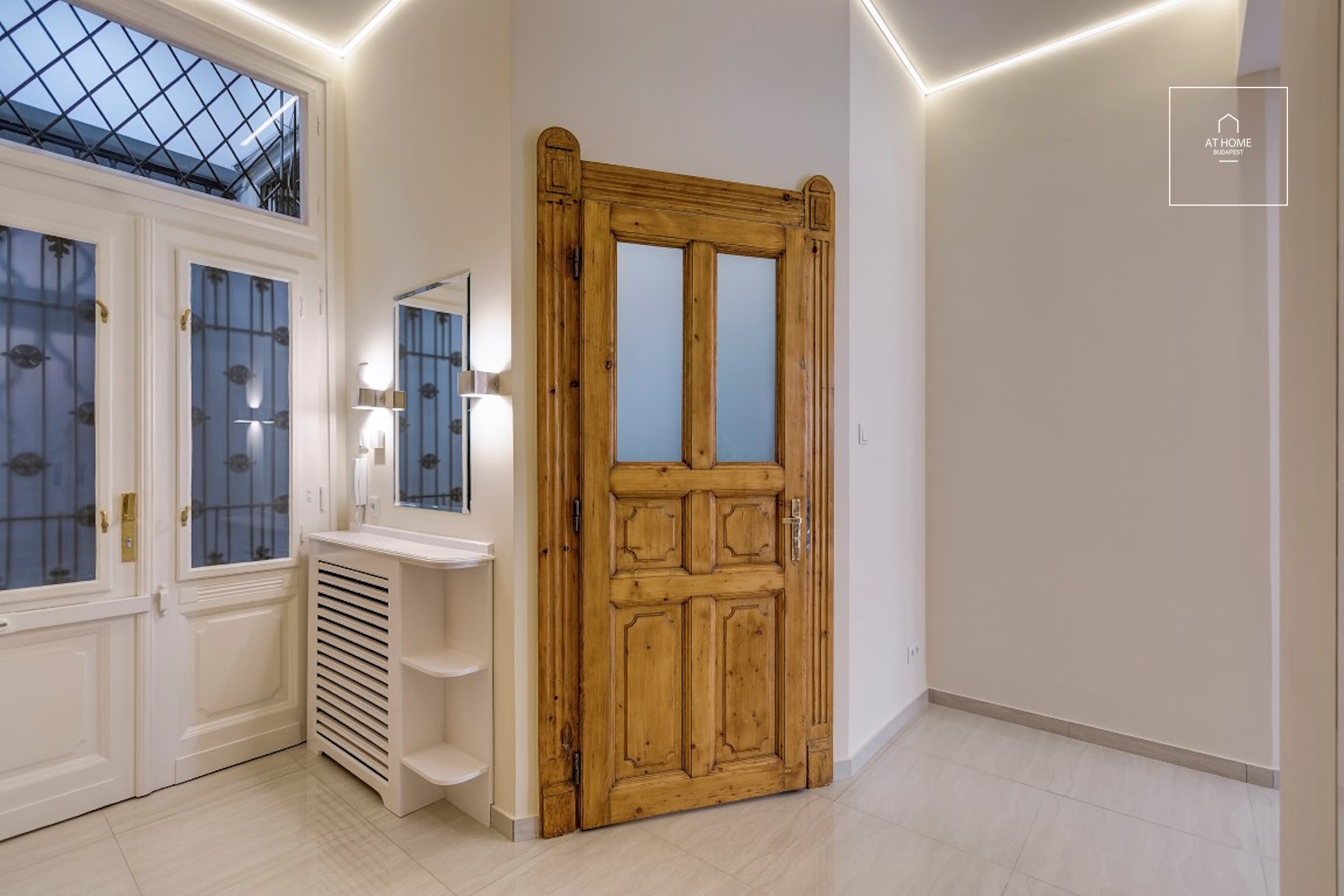 Stunning corner flat in the city centre