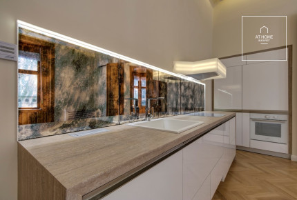 Stunning corner flat in the city centre