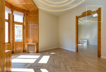 Ízléses saroklakás a város szívében