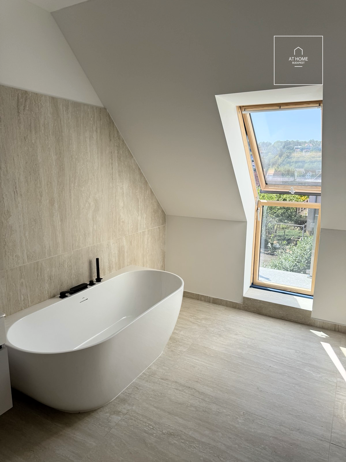 Newly built 141 sqm three-storey semi-detached house for sale in District II/A, Remetekertváros