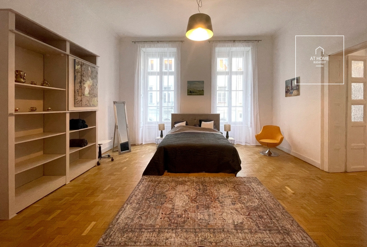 Renovated 110 sqm, 2-bedroom apartment in District 5, Lipótváros