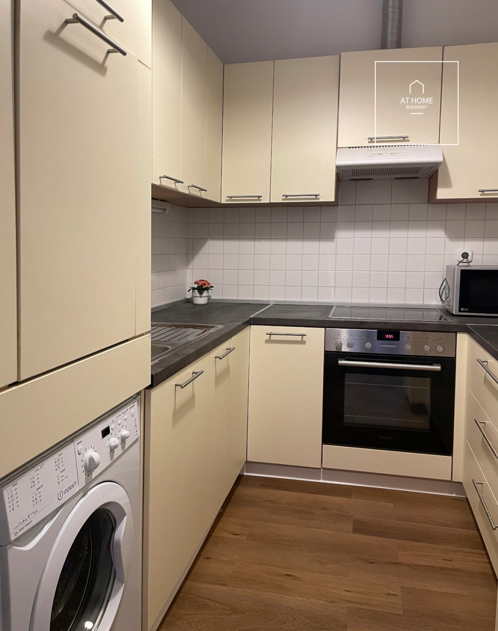 Renovated 110 sqm, 2-bedroom apartment in District 5, Lipótváros