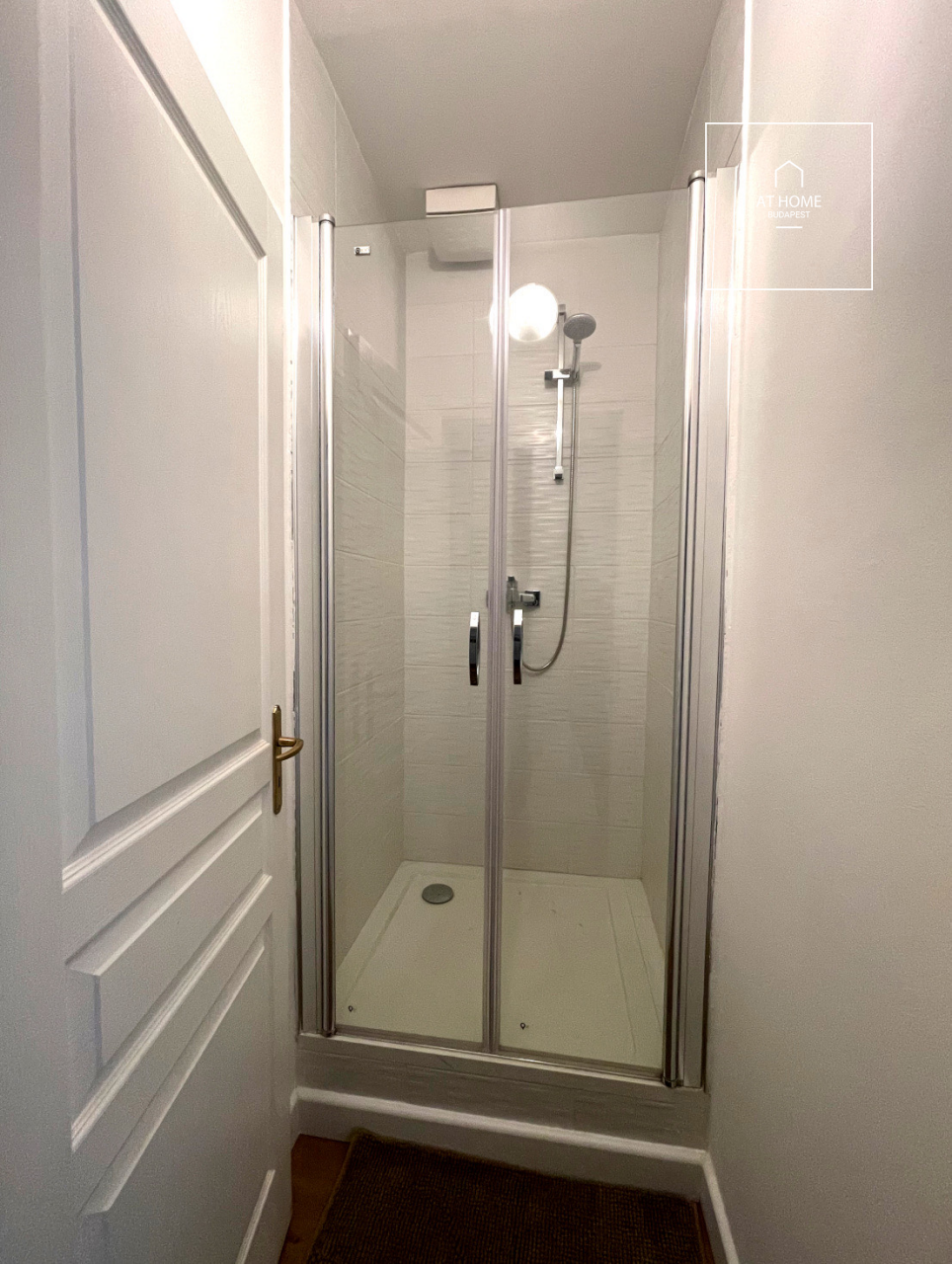 Renovated 110 sqm, 2-bedroom apartment in District 5, Lipótváros