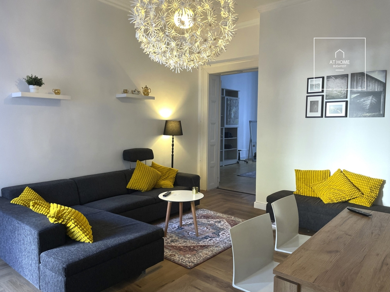 Renovated 110 sqm, 2-bedroom apartment in District 5, Lipótváros