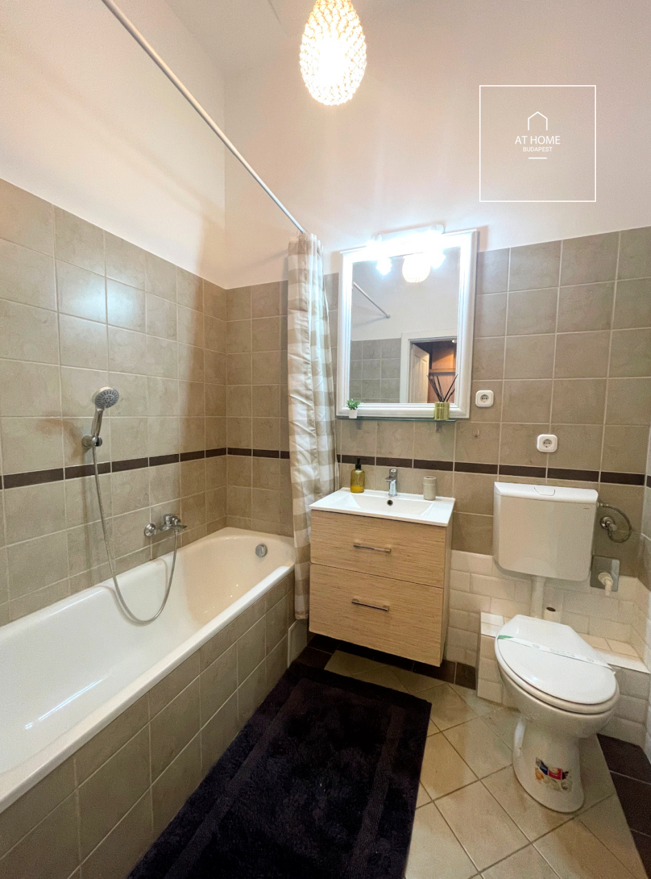 Renovated 110 sqm, 2-bedroom apartment in District 5, Lipótváros