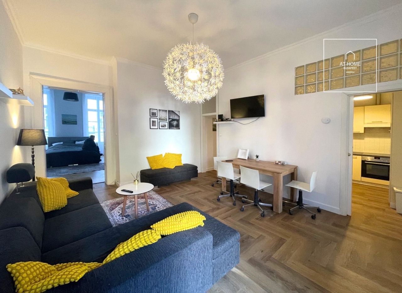 Renovated 110 sqm, 2-bedroom apartment in District 5, Lipótváros