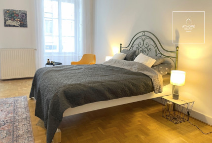 Renovated 110 sqm, 2-bedroom apartment in District 5, Lipótváros