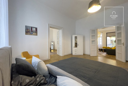 Renovated 110 sqm, 2-bedroom apartment in District 5, Lipótváros