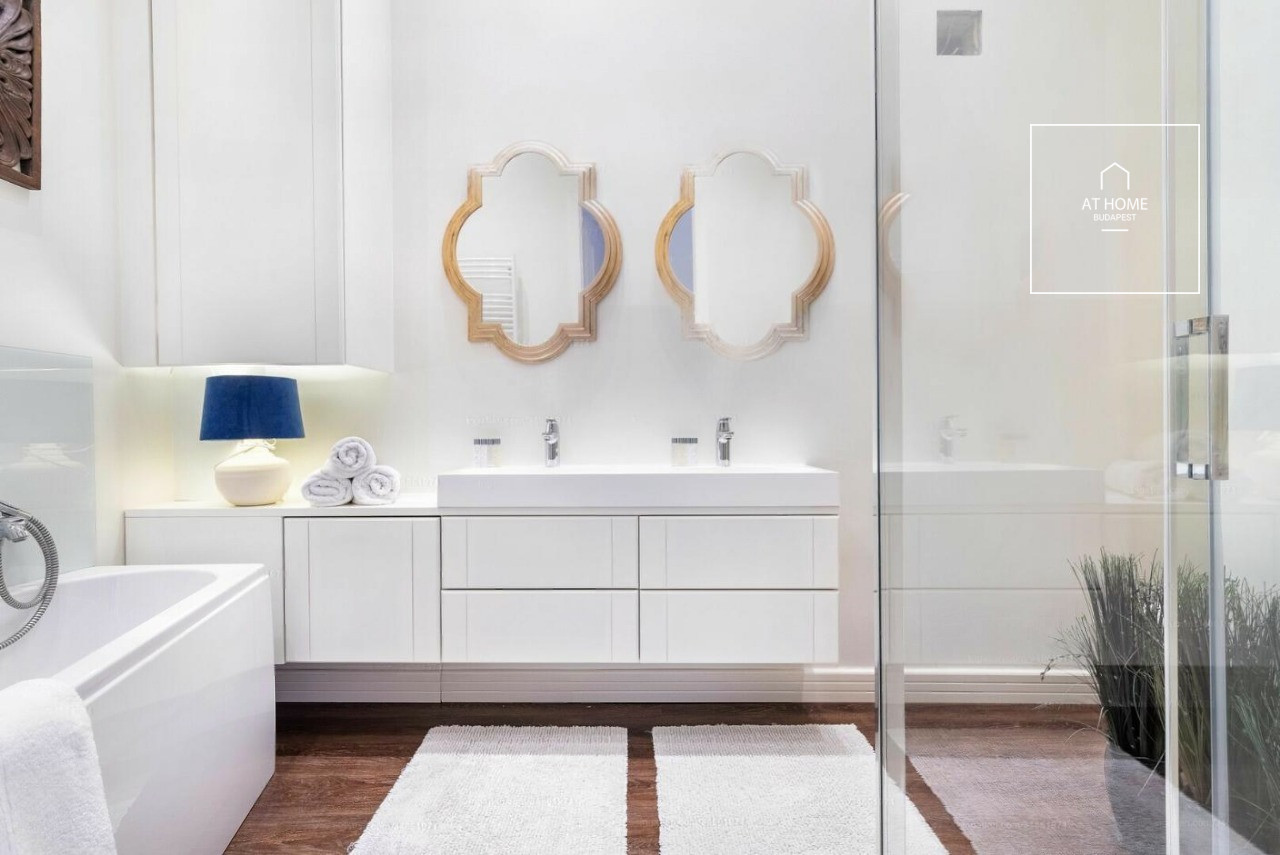 Felújított 115nm-es 2 hálószobás lakás kiadó V. kerület, Lipótváros