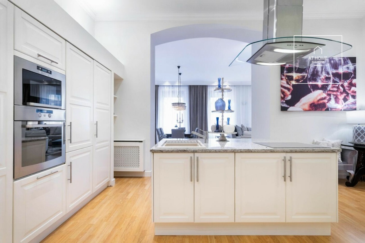 Renovated 115 sqm, 2-bedroom apartment for rent in District 5, Lipótváros