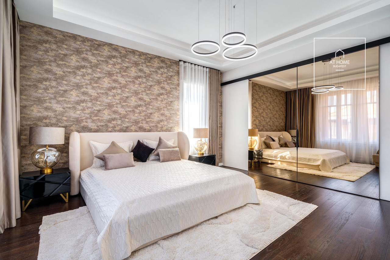 Renovated 120 sqm 2-Bedroom Apartment in District V, Lipótváros