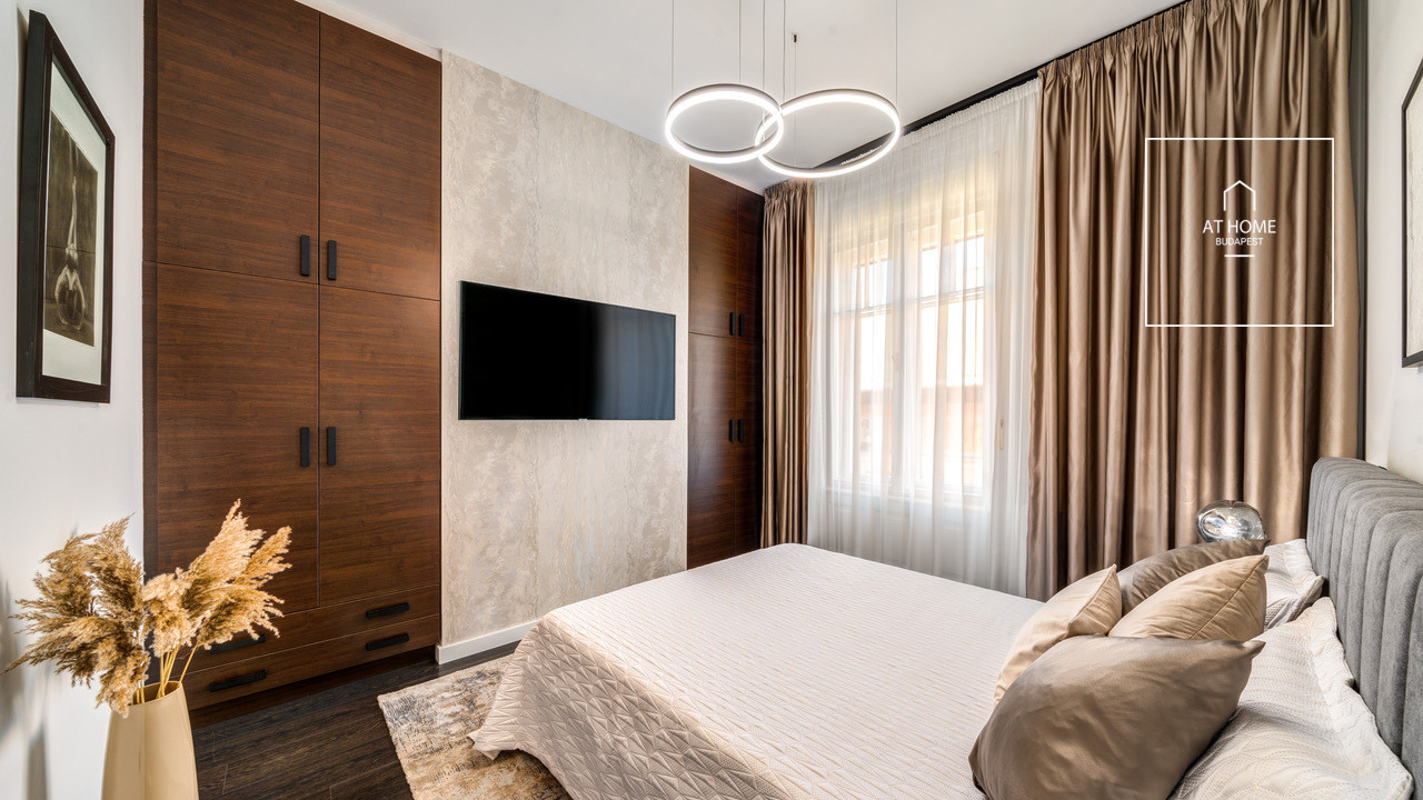 Renovated 120 sqm 2-Bedroom Apartment in District V, Lipótváros