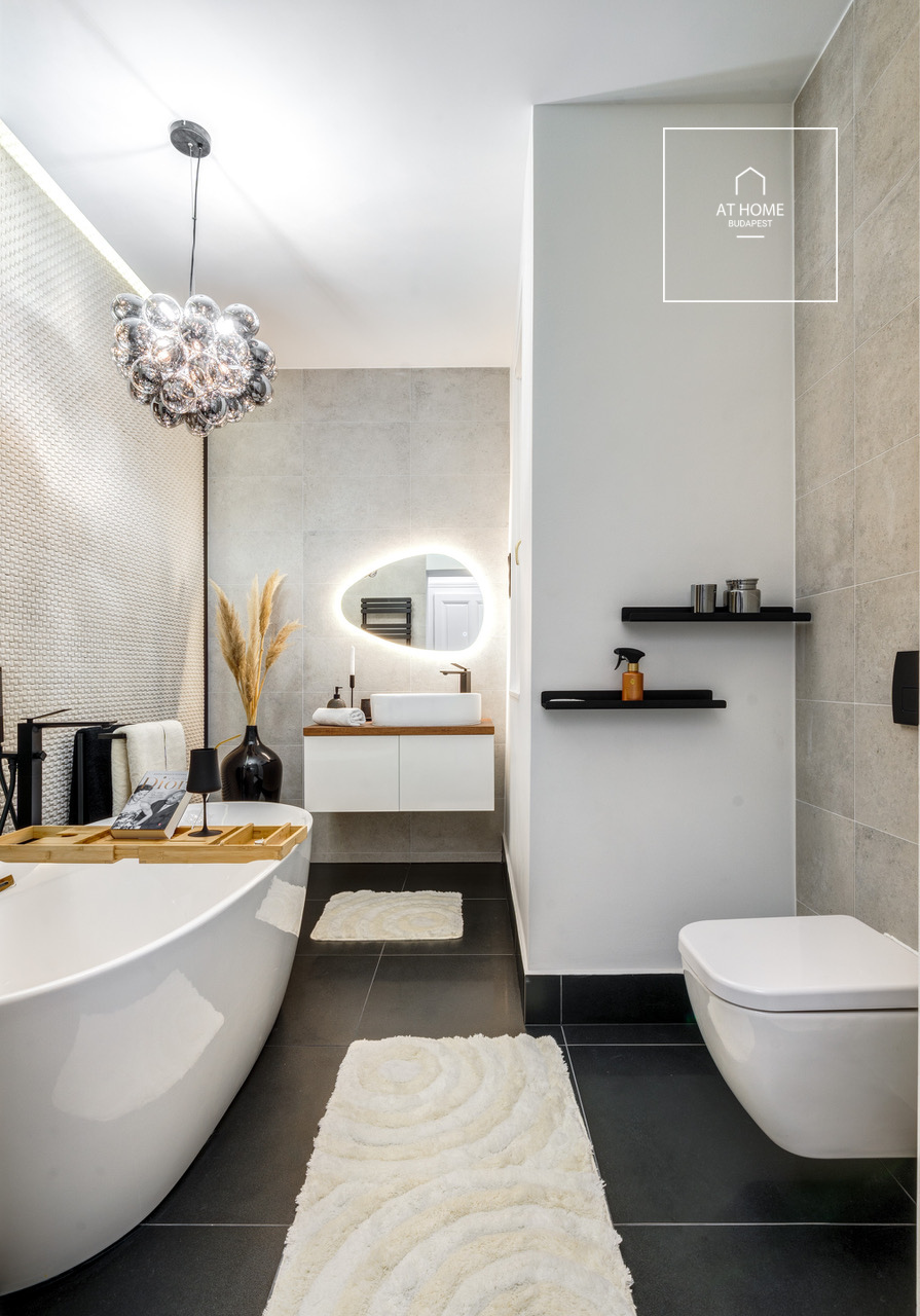 Renovated 120 sqm 2-Bedroom Apartment in District V, Lipótváros