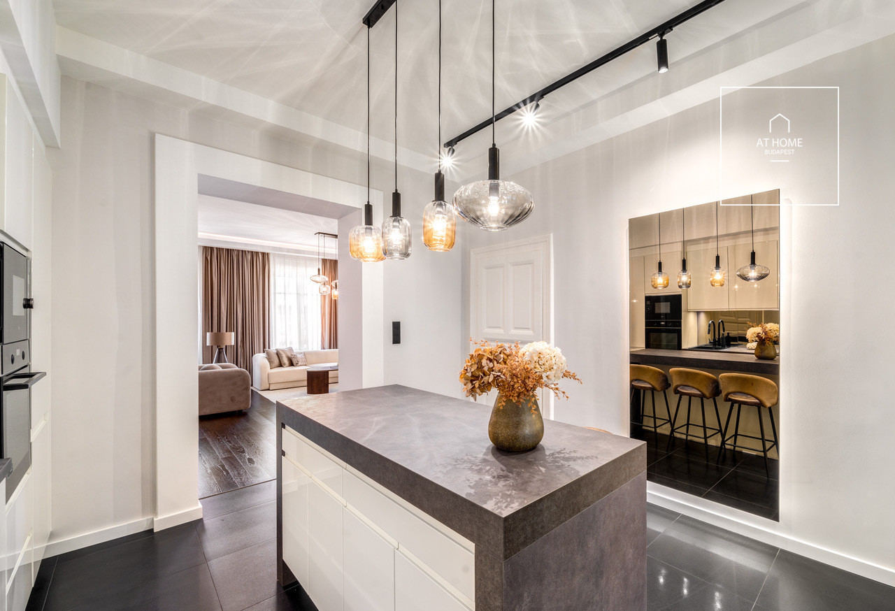 Renovated 120 sqm 2-Bedroom Apartment in District V, Lipótváros