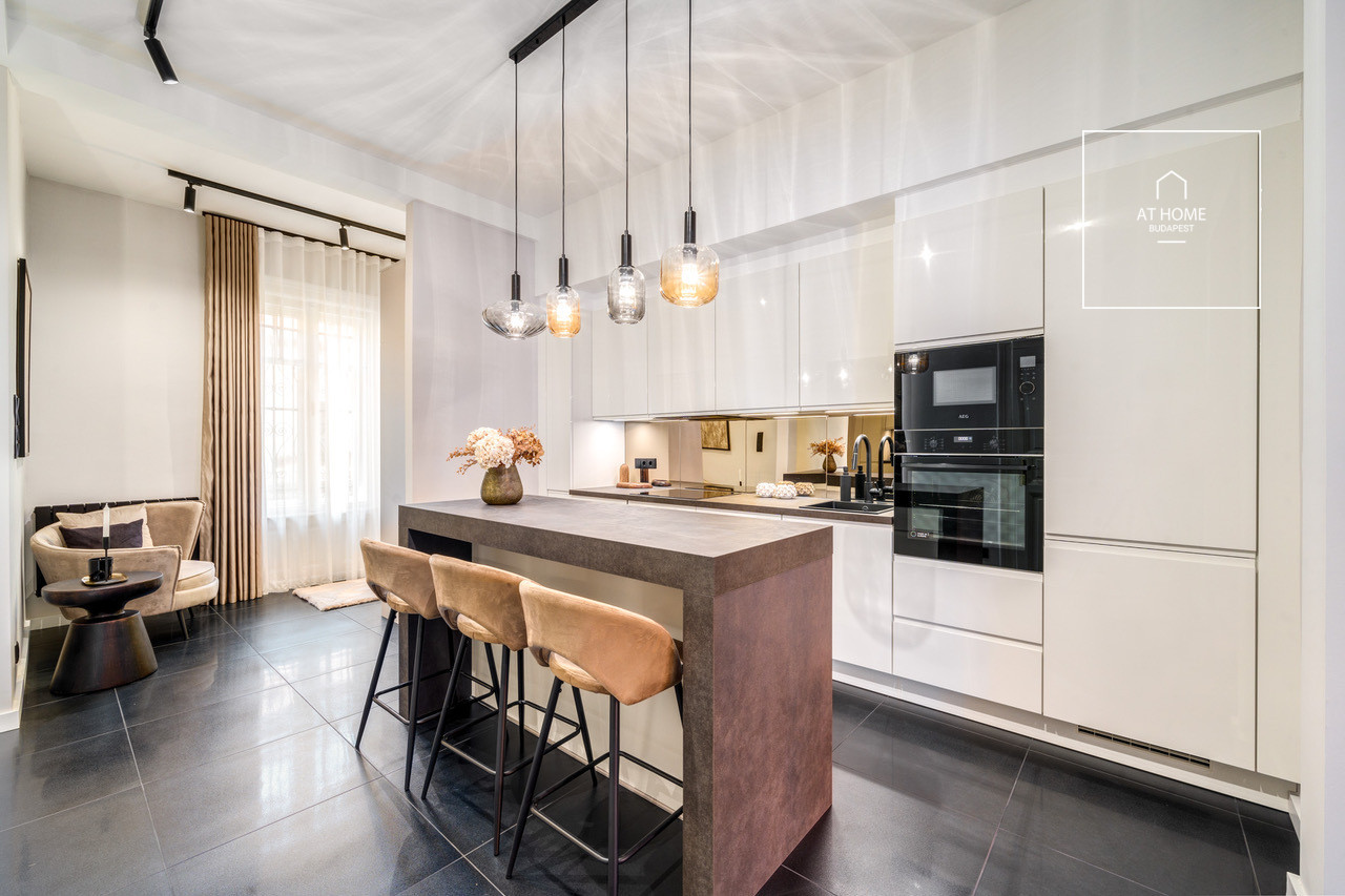 Renovated 120 sqm 2-Bedroom Apartment in District V, Lipótváros