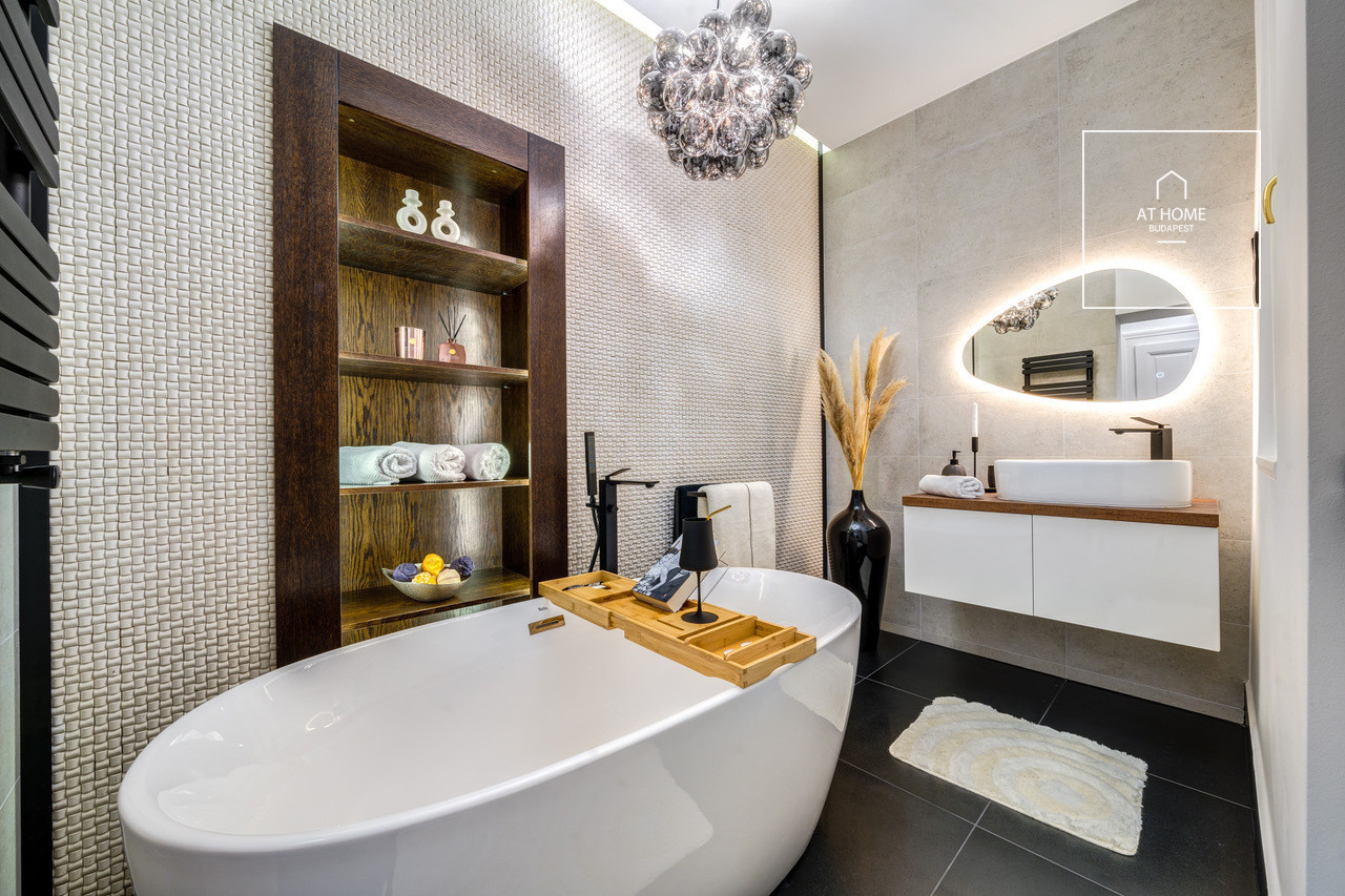 Renovated 120 sqm 2-Bedroom Apartment in District V, Lipótváros