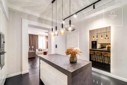 Renovated 120 sqm 2-Bedroom Apartment in District V, Lipótváros