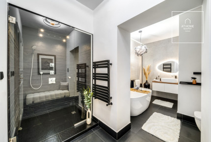 Renovated 120 sqm 2-Bedroom Apartment in District V, Lipótváros