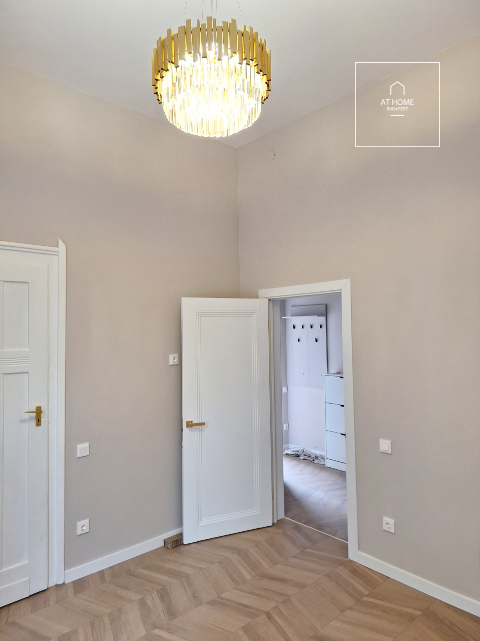 Renovated 65 sqm 2-Bedroom Apartment in District VI, Terézváros