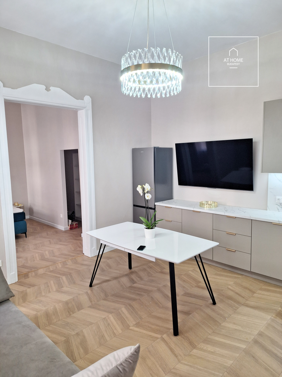Renovated 65 sqm 2-Bedroom Apartment in District VI, Terézváros