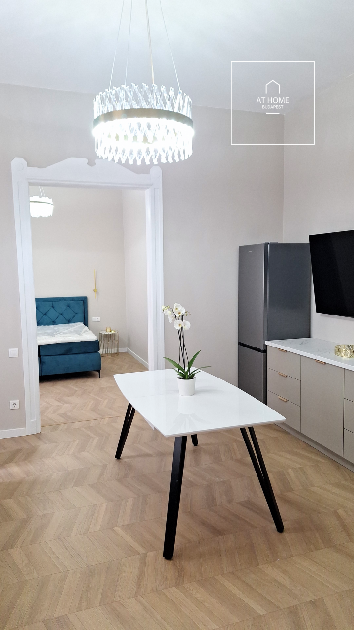 Renovated 65 sqm 2-Bedroom Apartment in District VI, Terézváros