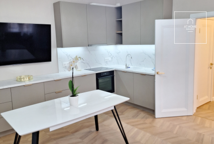 Renovated 65 sqm 2-Bedroom Apartment in District VI, Terézváros